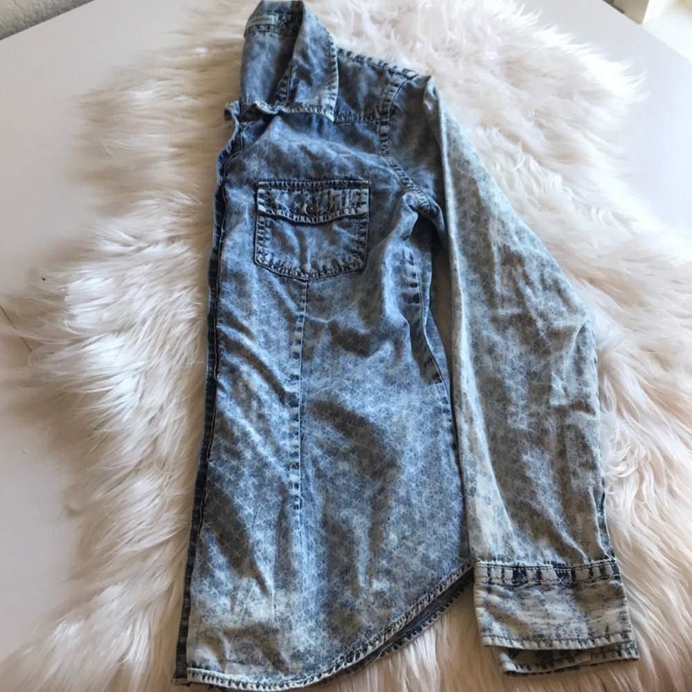 Maurices Chambray Button Down!!